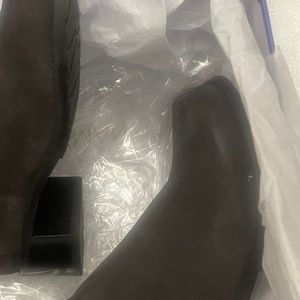 Brand new Stuart Weizmann Over knee boot